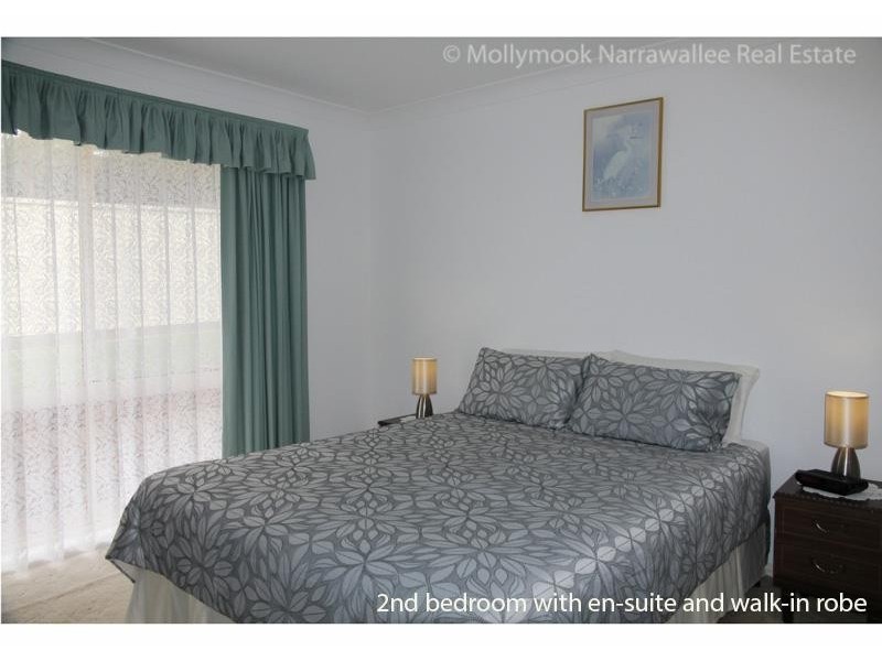 111 Leo Dr, Narrawallee NSW 2539
