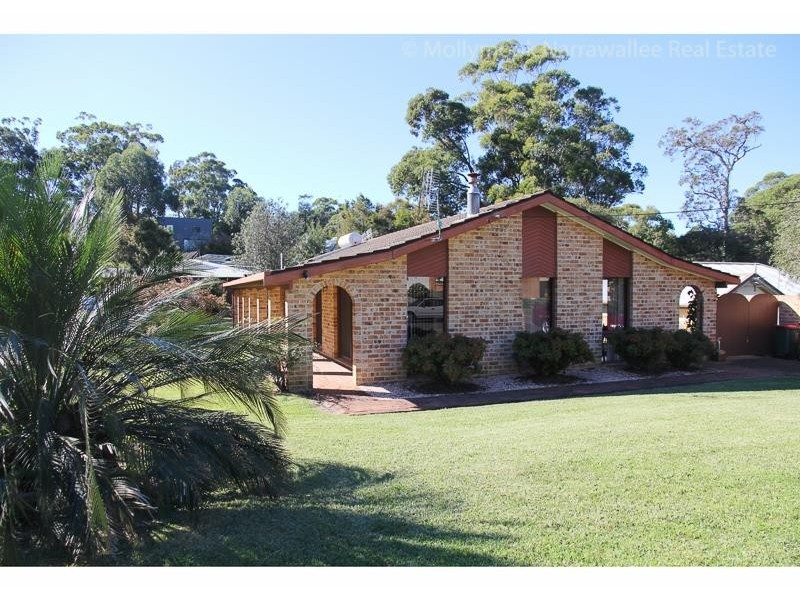 8 Woodglen Cres, Mollymook Beach NSW 2539