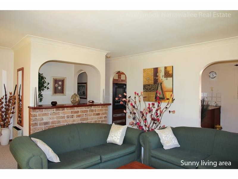 8 Woodglen Cres, Mollymook Beach NSW 2539