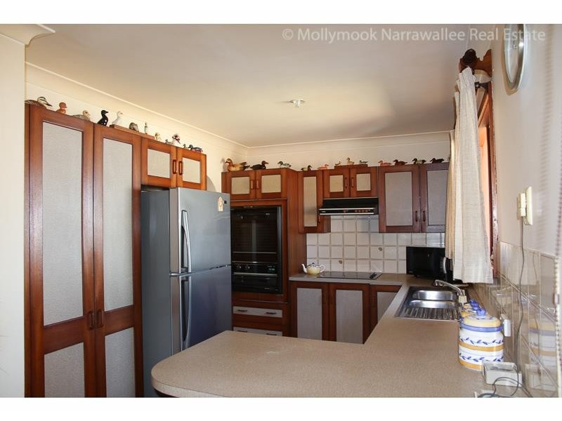 8 Woodglen Cres, Mollymook Beach NSW 2539