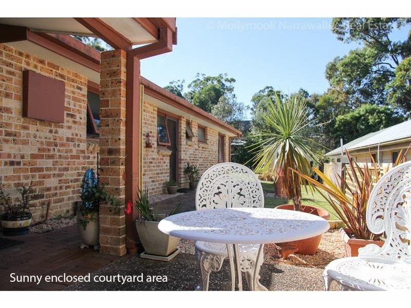 8 Woodglen Cres, Mollymook Beach NSW 2539