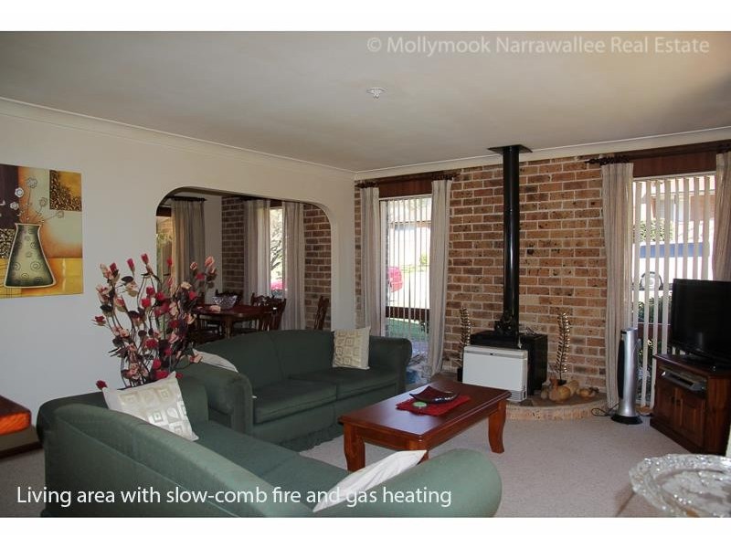 8 Woodglen Cres, Mollymook Beach NSW 2539