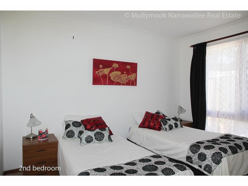 8 Woodglen Cres, Mollymook Beach NSW 2539