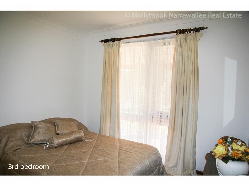 8 Woodglen Cres, Mollymook Beach NSW 2539