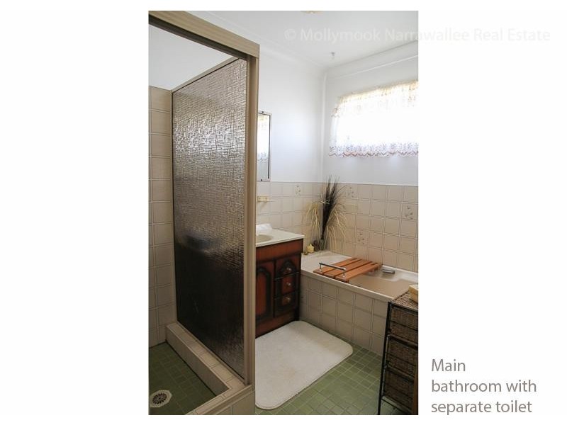 8 Woodglen Cres, Mollymook Beach NSW 2539