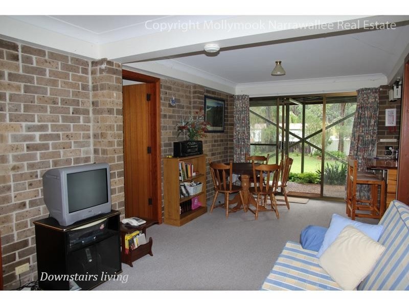 9 Bangalow St, Narrawallee NSW 2539