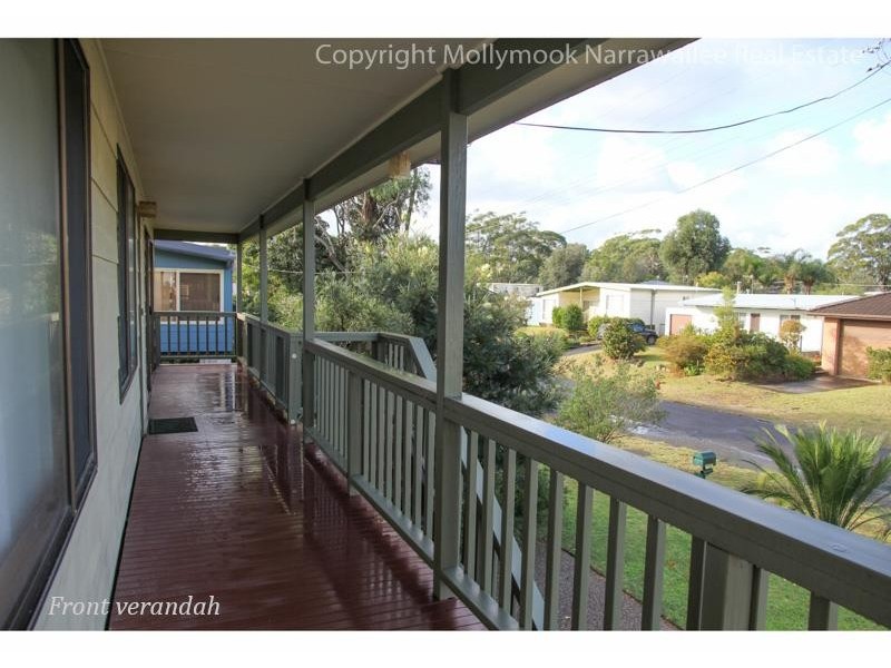 9 Bangalow St, Narrawallee NSW 2539
