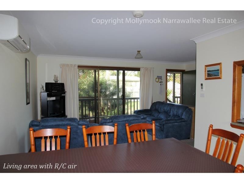 9 Bangalow St, Narrawallee NSW 2539
