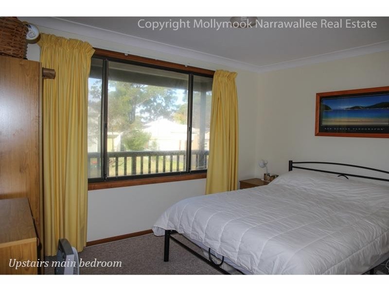 9 Bangalow St, Narrawallee NSW 2539