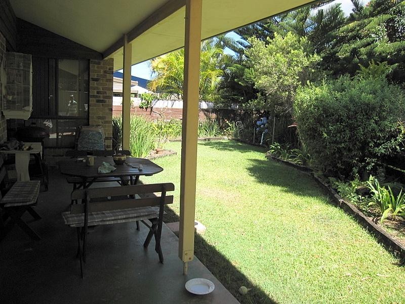 2/2 Ketut Cl, Valla Beach NSW 2448