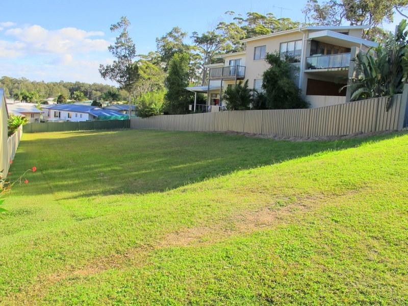 124 Ocean View Dr, Valla Beach NSW 2448