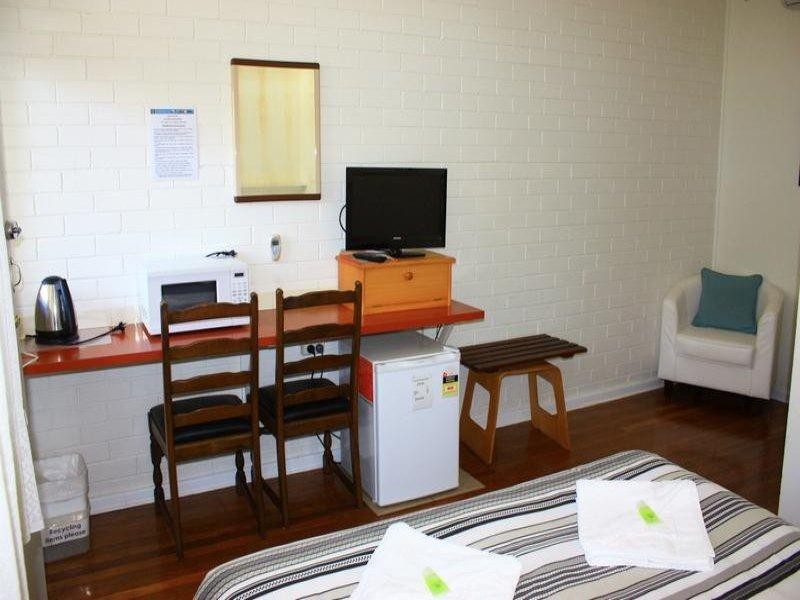 6 Ferry St, Urunga NSW 2455