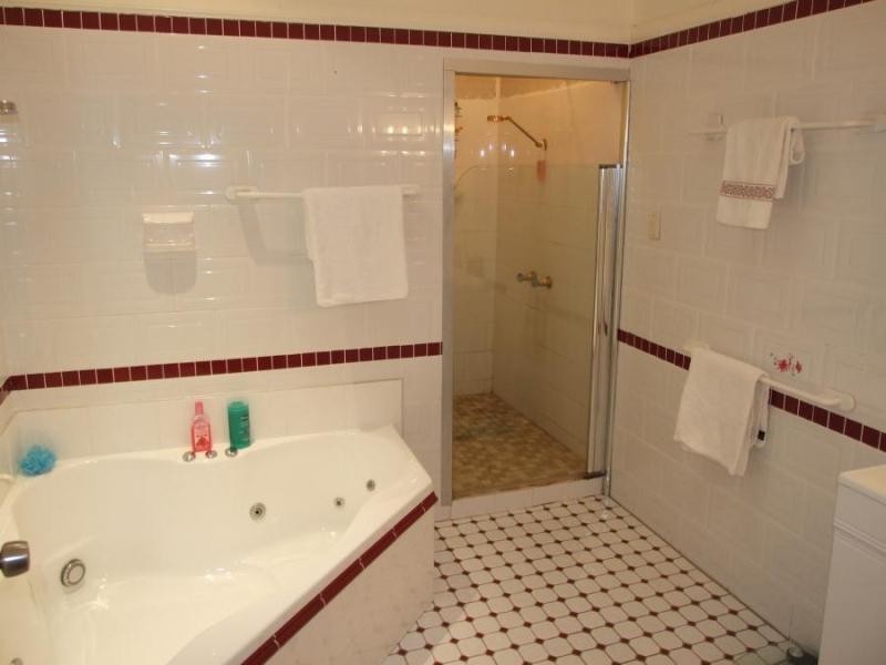 35 Railway Pde, Gravesend NSW 2401