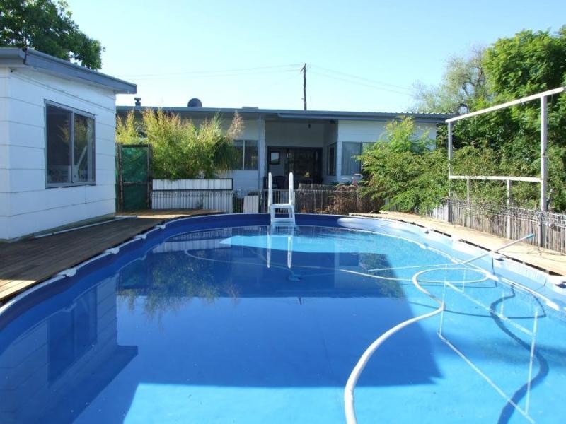 35 Railway Pde, Gravesend NSW 2401