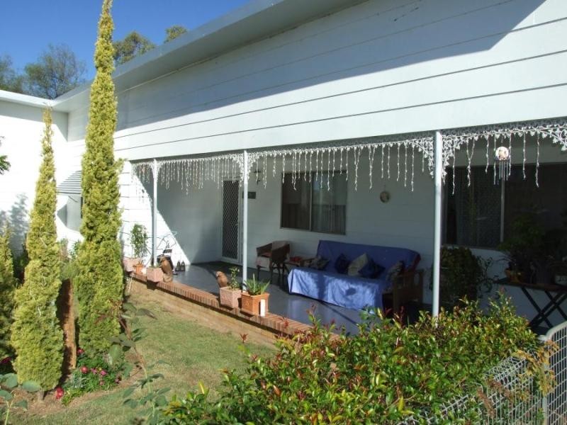 35 Railway Pde, Gravesend NSW 2401