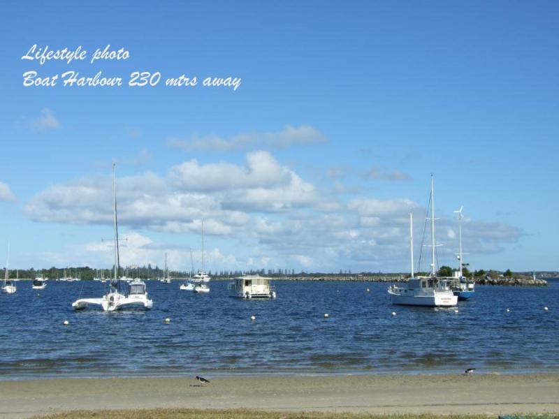 4A Young St, Iluka NSW 2466