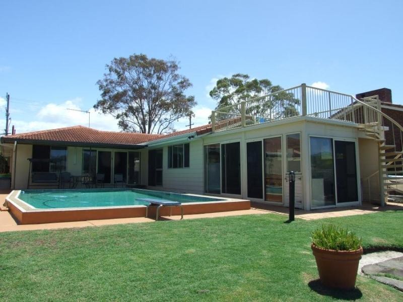 66 Mallawa Dr, Palm Beach QLD 4221