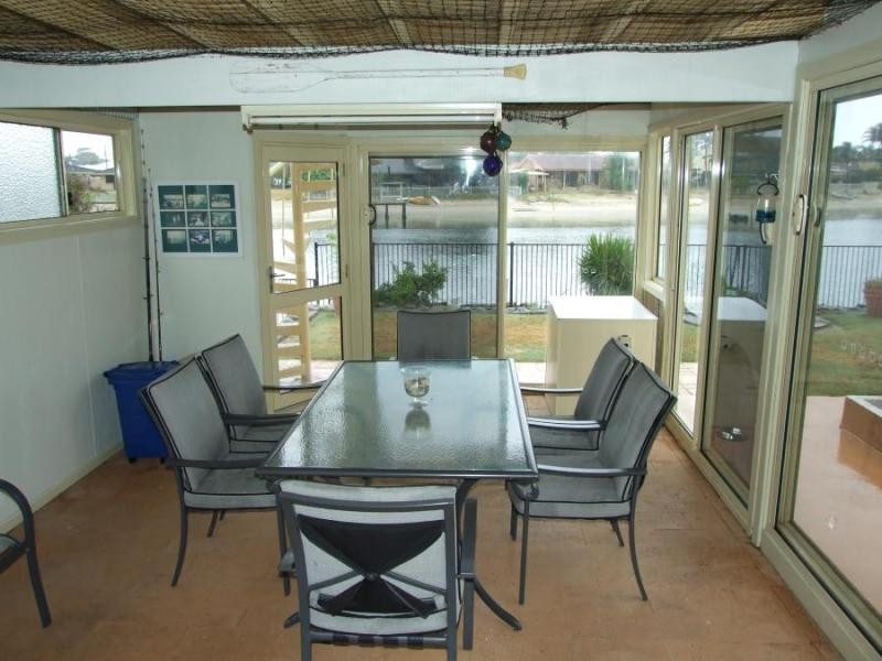 66 Mallawa Dr, Palm Beach QLD 4221