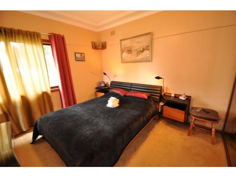 48 Meadowland Rd, Peakhurst NSW 2210