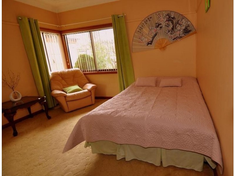 48 Meadowland Rd, Peakhurst NSW 2210