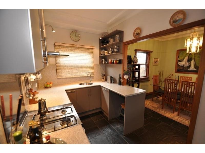 48 Meadowland Rd, Peakhurst NSW 2210