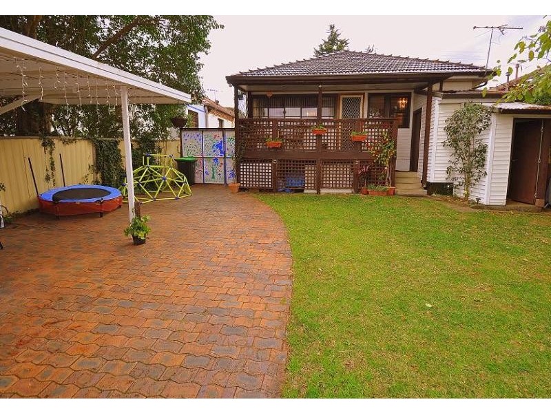 48 Meadowland Rd, Peakhurst NSW 2210