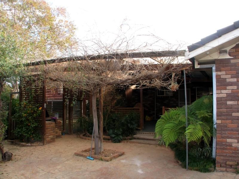 98 Ryall St, Canowindra NSW 2804