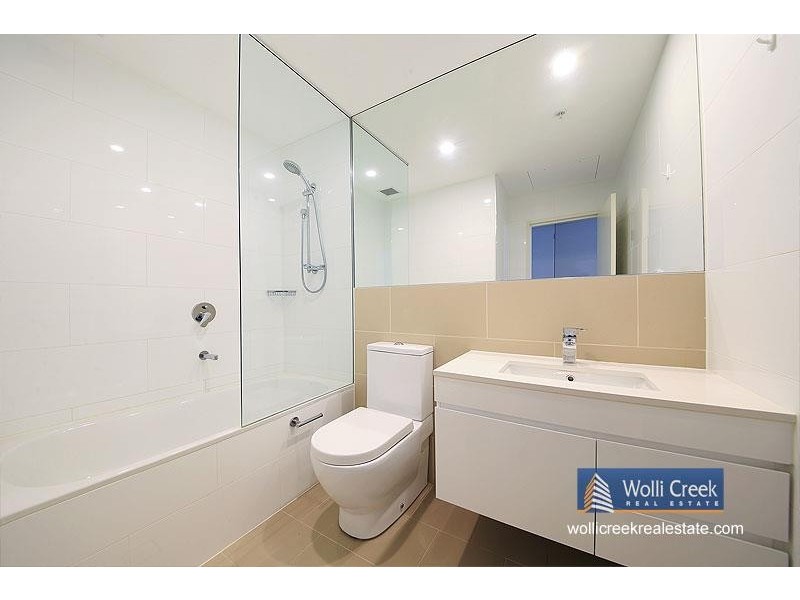 304/2 Discovery Point Pl, Wolli Creek NSW 2205