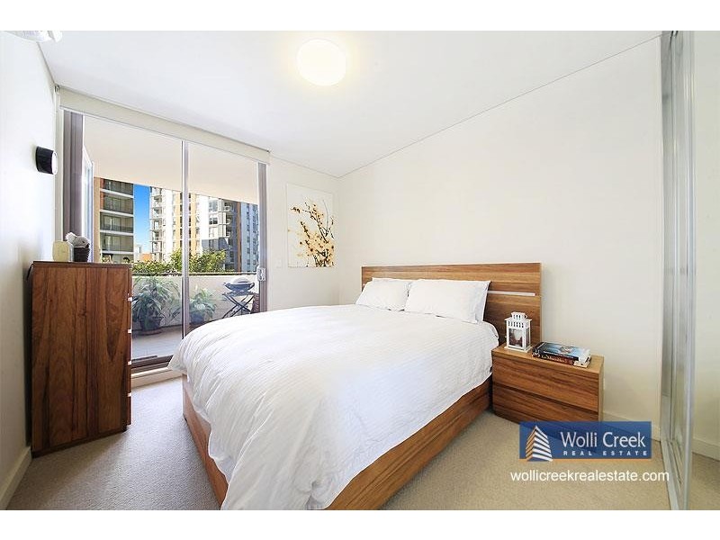 304/2 Discovery Point Pl, Wolli Creek NSW 2205