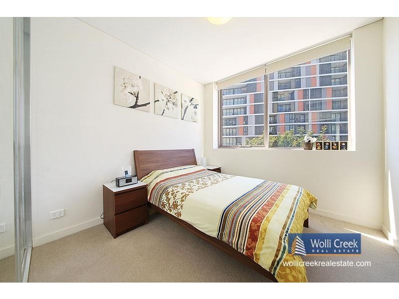 304/2 Discovery Point Pl, Wolli Creek NSW 2205