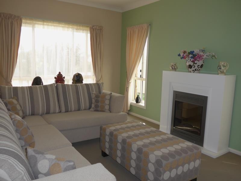 66 Kearneys Dr, Orange NSW 2800