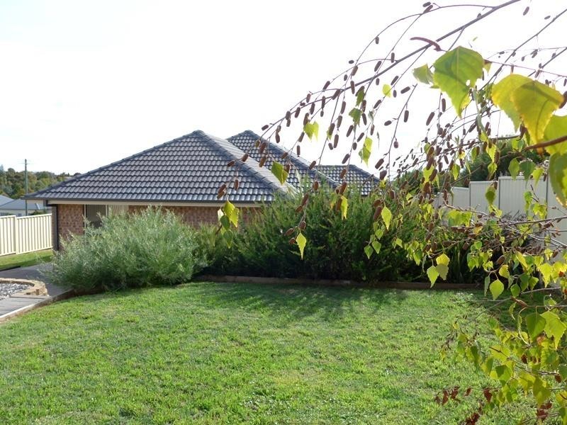 66 Kearneys Dr, Orange NSW 2800