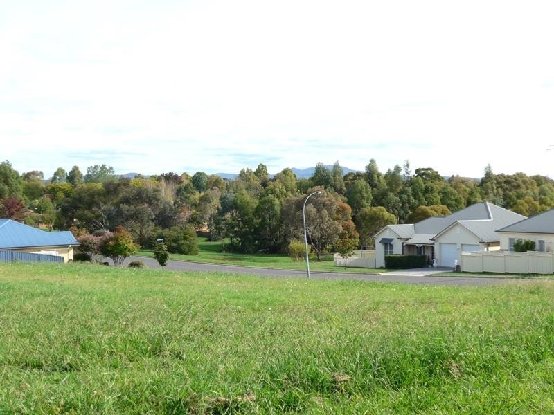 66 Kearneys Dr, Orange NSW 2800