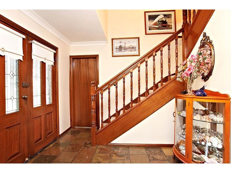 6 Thompson Cl, West Pennant Hills NSW 2125