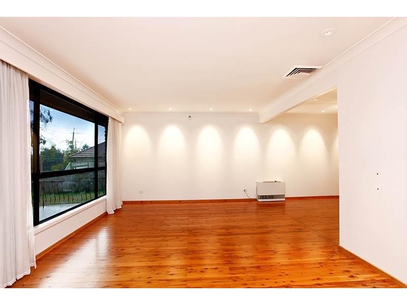 8 Loftus Rd, Pennant Hills NSW 2120