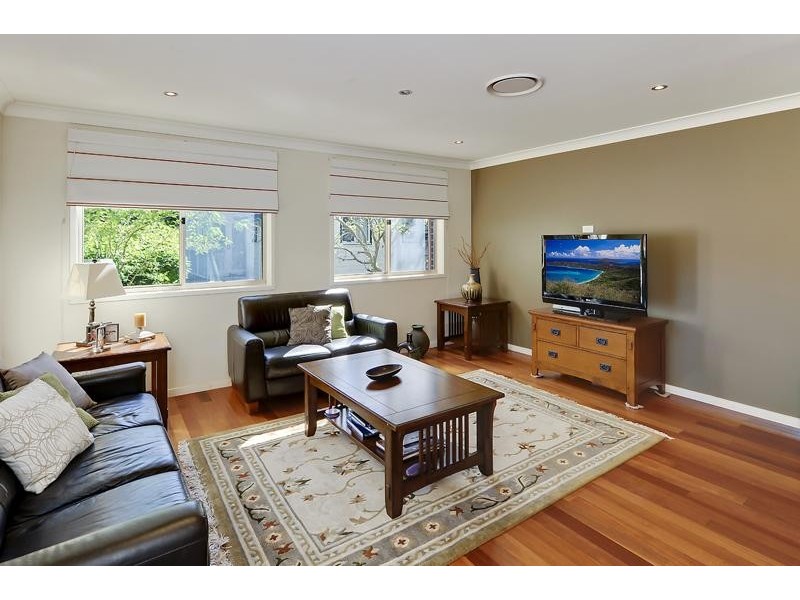 9 Vaughan Ave, Pennant Hills NSW 2120
