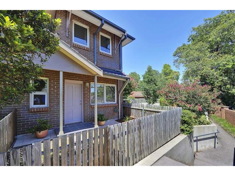 4/1b Hampden Rd, Pennant Hills NSW 2120