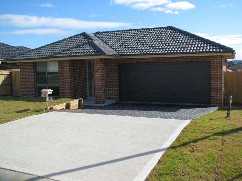 20 Adams  Cct, Elderslie NSW 2570