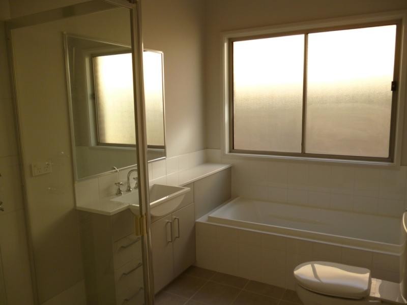 18 Rosecrea Ct, Glenmore Park NSW 2745