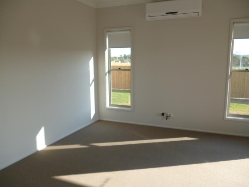 18 Rosecrea Ct, Glenmore Park NSW 2745