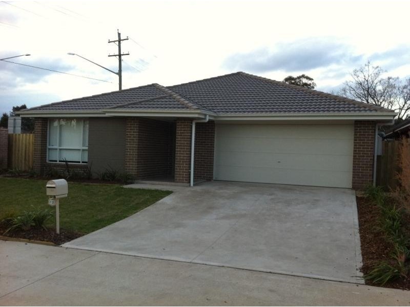 12 Lidell St, Oakhurst NSW 2761