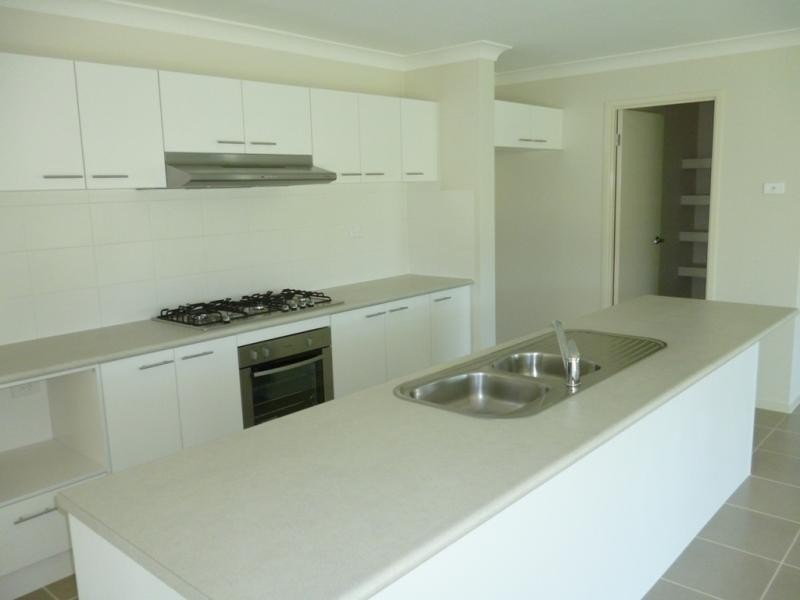 12 Lidell St, Oakhurst NSW 2761