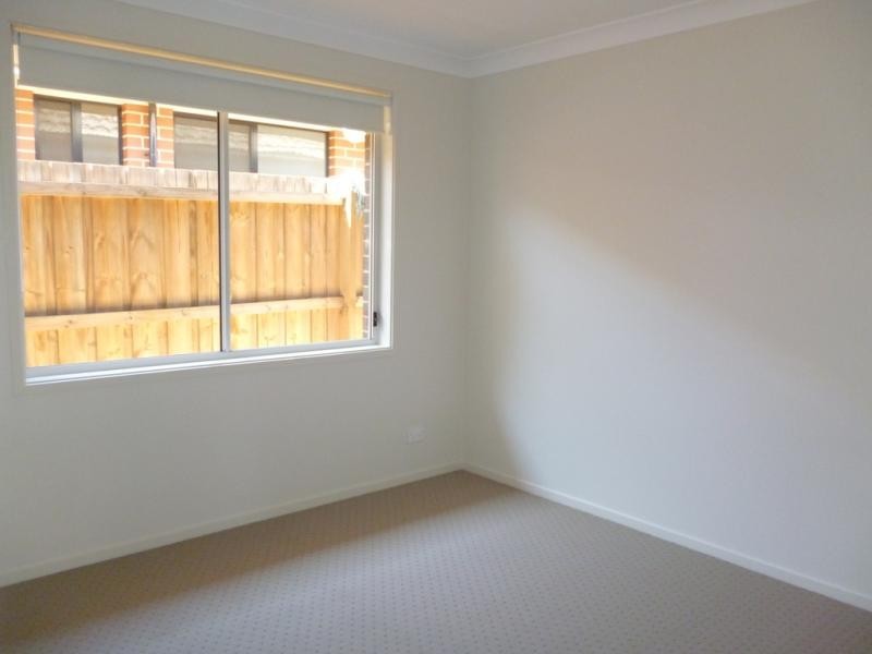 12 Lidell St, Oakhurst NSW 2761