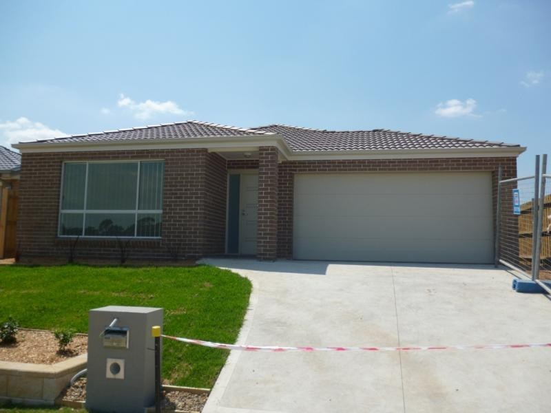 23 Ingleburn Gardens Dr, Ingleburn NSW 2565