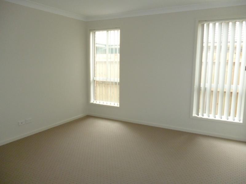 23 Ingleburn Gardens Dr, Ingleburn NSW 2565