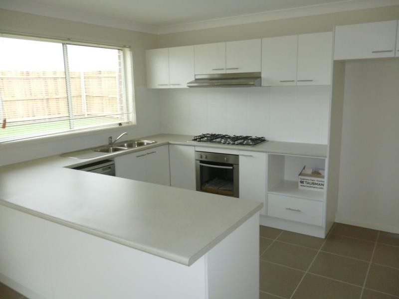 23 Ingleburn Gardens Dr, Ingleburn NSW 2565