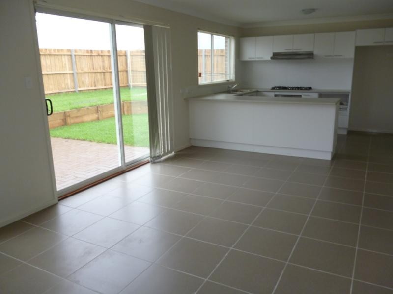 23 Ingleburn Gardens Dr, Ingleburn NSW 2565