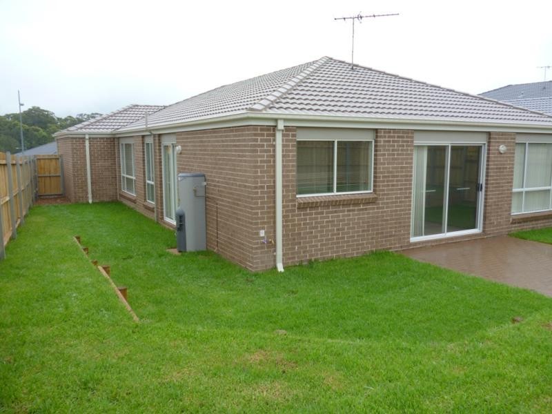 23 Ingleburn Gardens Dr, Ingleburn NSW 2565