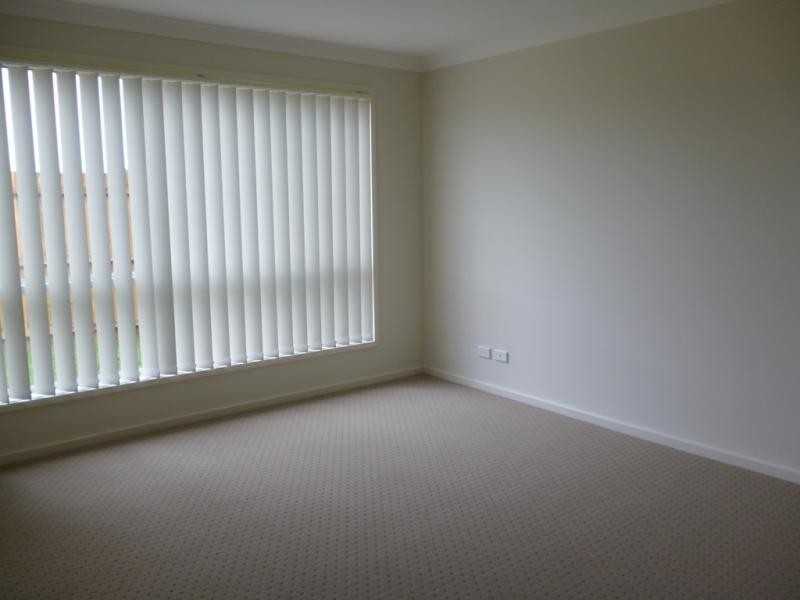 23 Ingleburn Gardens Dr, Ingleburn NSW 2565