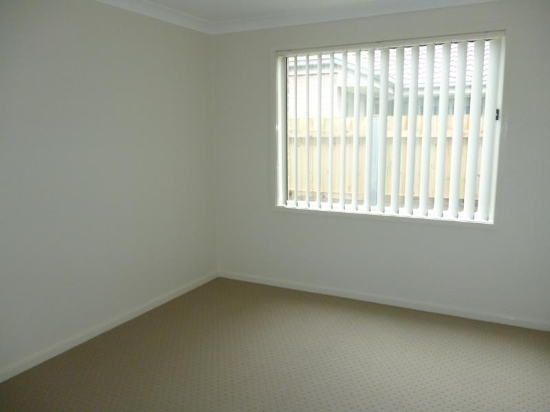 23 Ingleburn Gardens Dr, Ingleburn NSW 2565